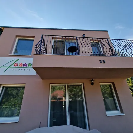 Four Flowers דירה שיופוק